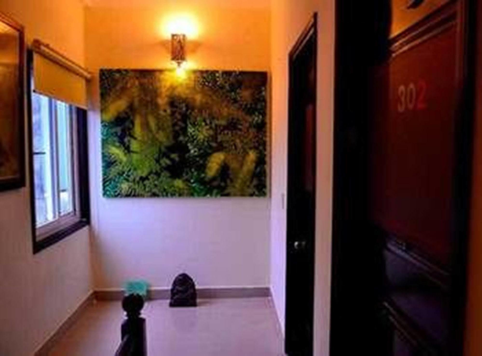Hue Nino Hotel Exterior photo