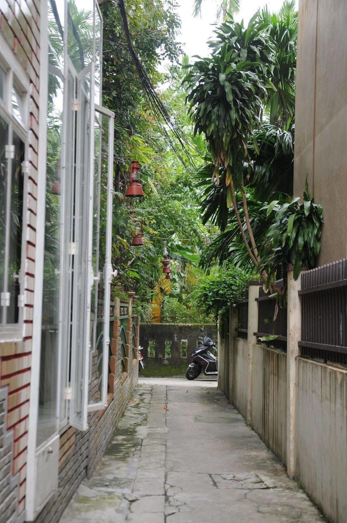 Hue Nino Hotel Exterior photo